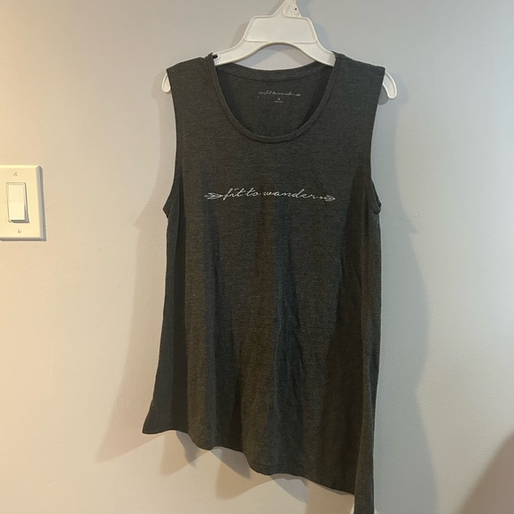 fit to wonder Tops - Fit to Wonder flowy Tee size medium in grey